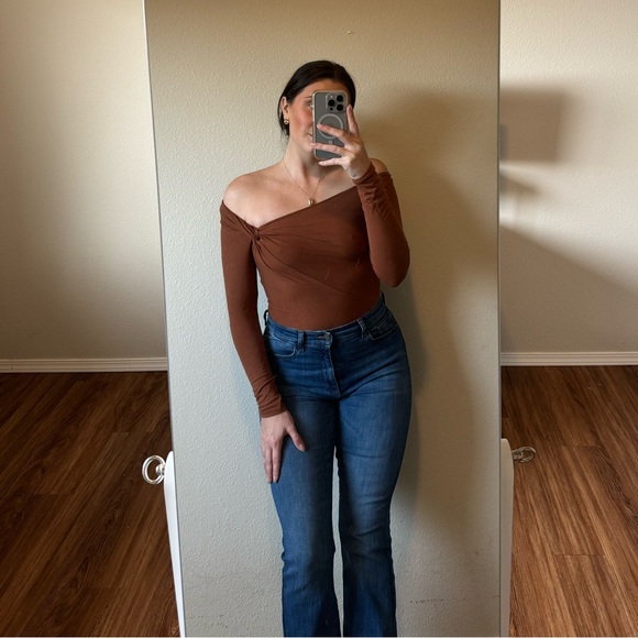 ASTR Off Shoulder Maricopa Body Suit - Picture 4 of 8